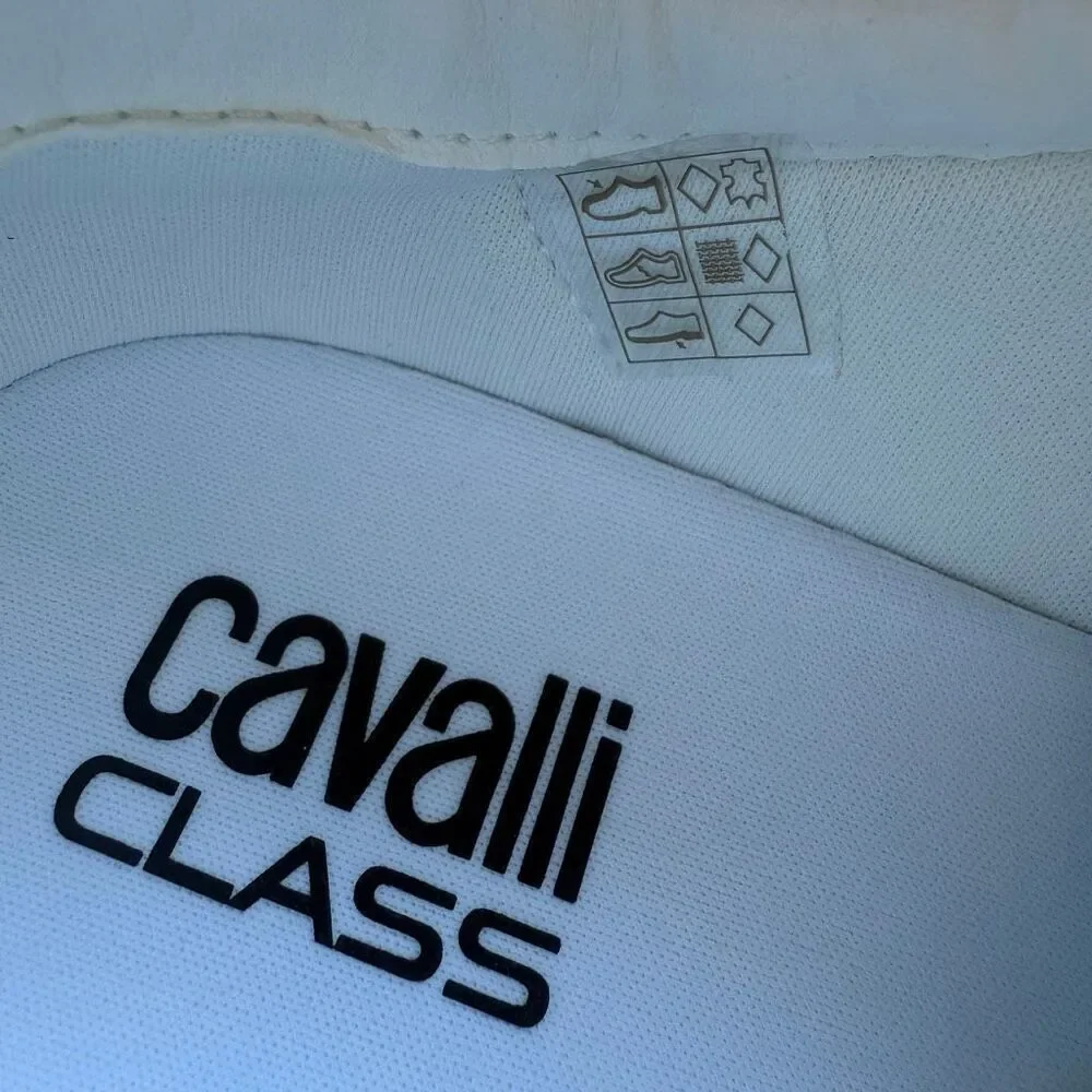 NWT Roberto Cavalli metal logo low top men sneaker in white with red accent Size